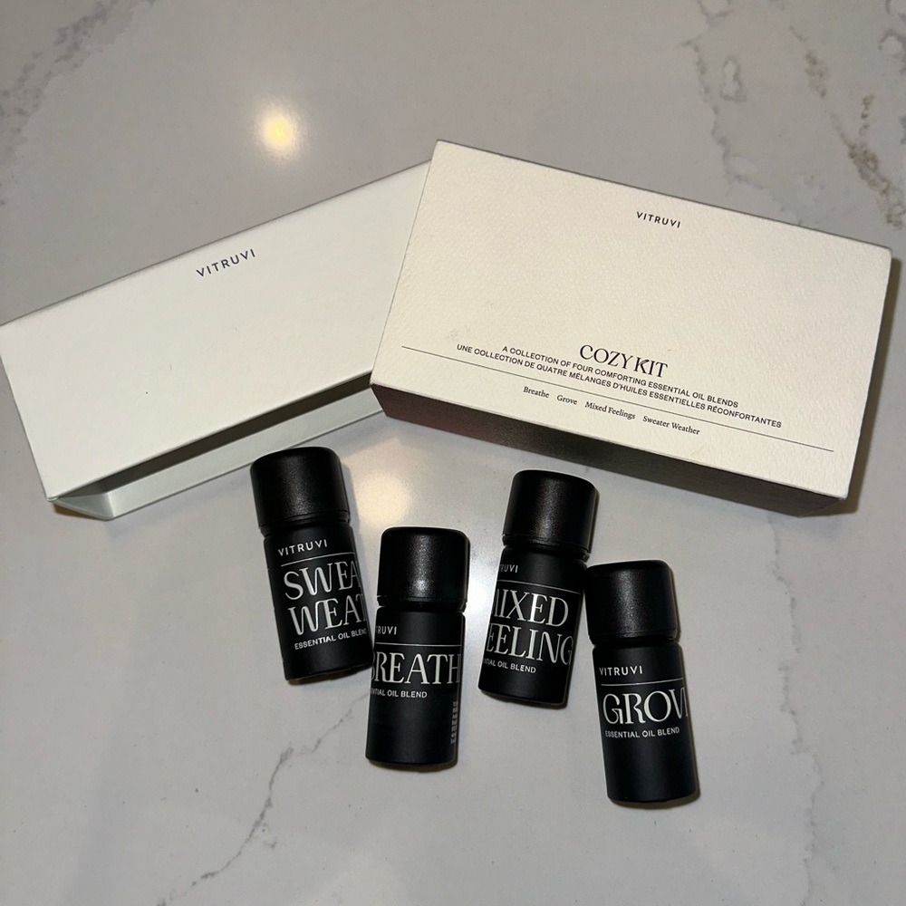 Set of 4 Vitruvi Cozy oils for diffuser.